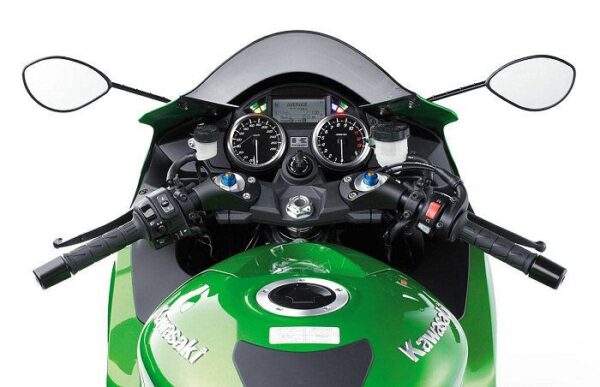 Kawasaki ZZR1400 2012 cockpit