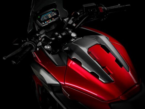 Honda NC750X 2018 red cockpit