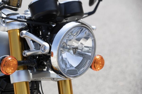 Triumph Thruxton RS 2020 Matt Storm Grey Matt Siver Ice headlight