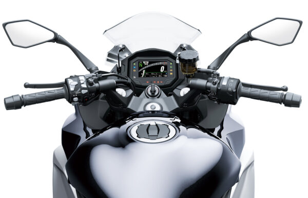 Kawasaki Ninja 1000SX 2020 cockpit