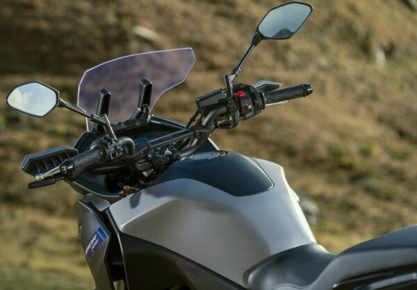 Yamaha Tracer 700 2020 Icon Grey cockpit