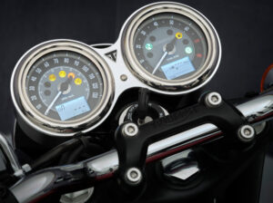 Triumph Bonneville T120 2021 dashboard