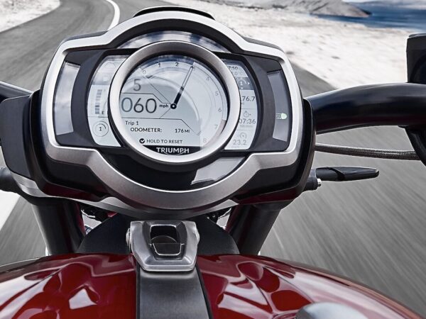 Triumph Rocket 3 R dashboard