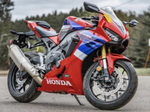 Honda CBR1000RR 2022 front