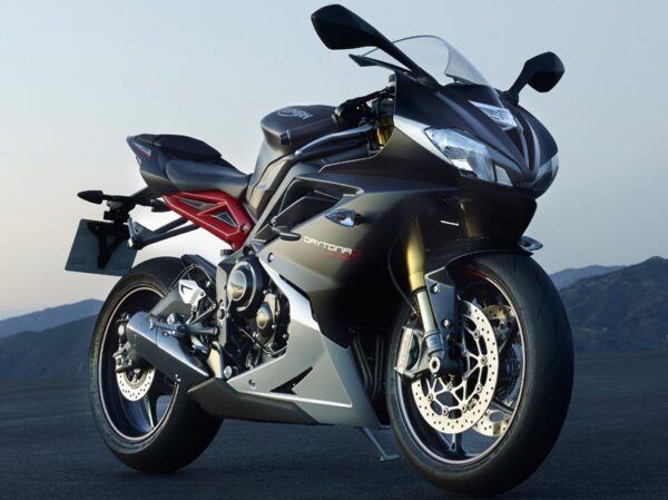 Triumph Daytona 675 R 2013 front