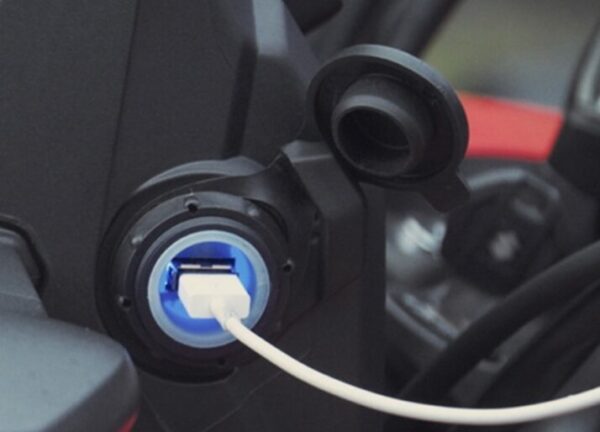 Suzuki V-Strom 250SX 2023 USB port