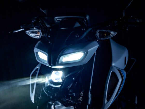 Yamaha MT-125 2025 Ice Storm headlight