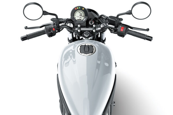 Kawasaki Eliminator 500 2024 Pear Robotic White cockpit