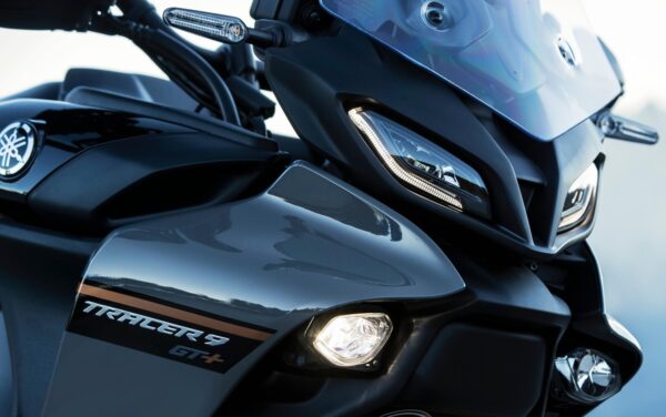 Yamaha Tracer 9 GT+ 2023 Power Grey headlight