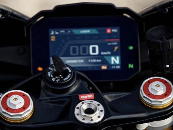 Aprilia RSV4 2021 dashboard