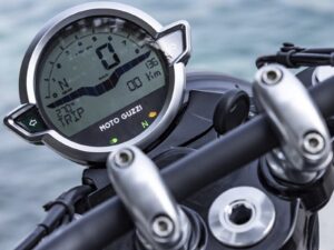 Moto Guzzi V9 Bobber 2023 dashboard