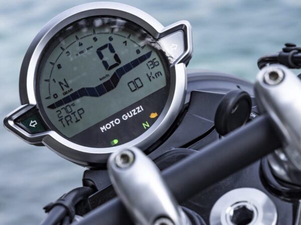 Moto Guzzi V9 Bobber 2023 dashboard