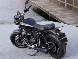 Moto Guzzi V9 Bobber 2023 back