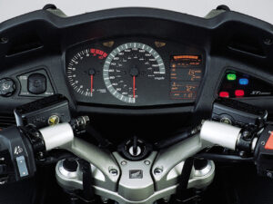 Honda ST1300 Pan European 2003 dashboard