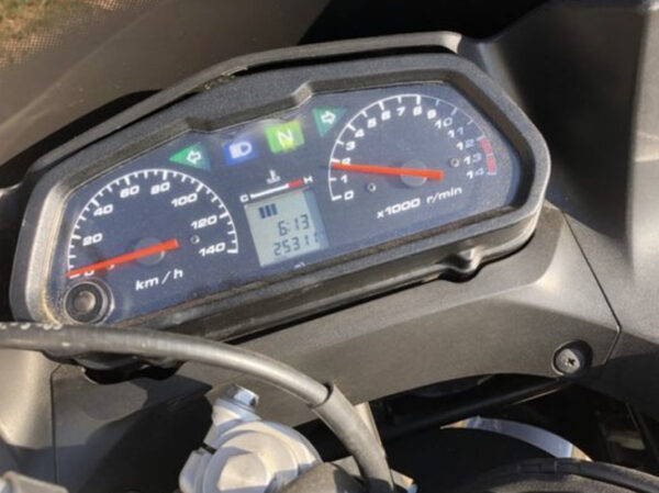 Honda XL125V Varadero 2006 dashboard