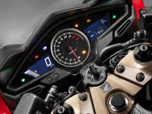 Honda VFR800F 2014 dashboard