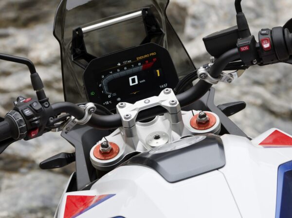 BMW F 900 GS 2024 cockpit2