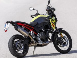 BMW F 900 GS 2024 yellow back