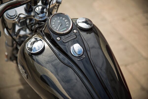 Harley-Davidson Dyna Wide Glide 2016 dashboard