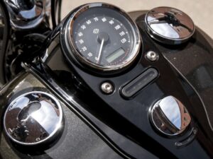 Harley-Davidson Dyna Wide Glide 2017 dashboard2