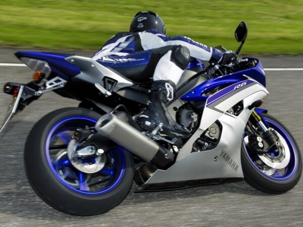 Yamaha YZF-R6 2015 blue back