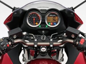 Suzuki GSF1250S Bandit 1250S 2015 red dashboard