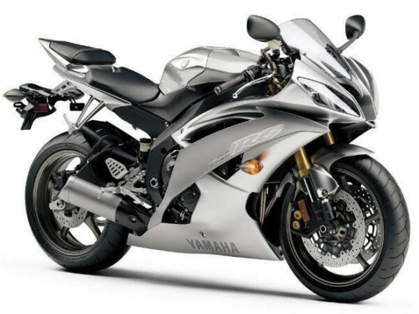 Yamaha YZF-R6 2008 silver front