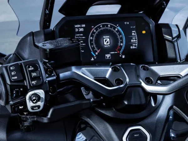 Yamaha TMAX Tech MAX 2024 dashboard