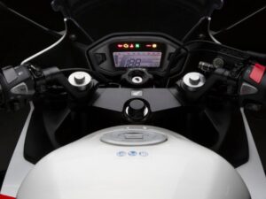 Honda CBR500R 2013 dashboard