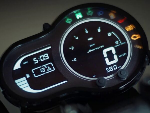 Benelli Leoncino 500 inverted LCD dashboard