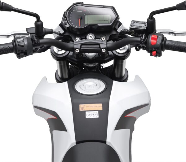 Benelli TNT 125 2024 white cockpit