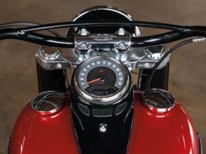 Harley-Davidson Softail Slim 2018 red dashboard