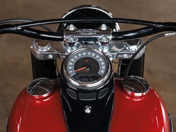 Harley-Davidson Softail Slim 2018 red dashboard