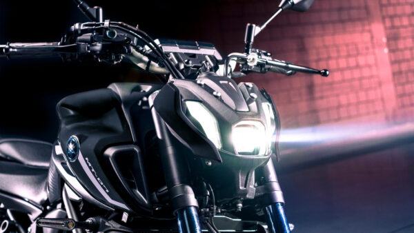 Yamaha MT-07 Pure 2024 headlight