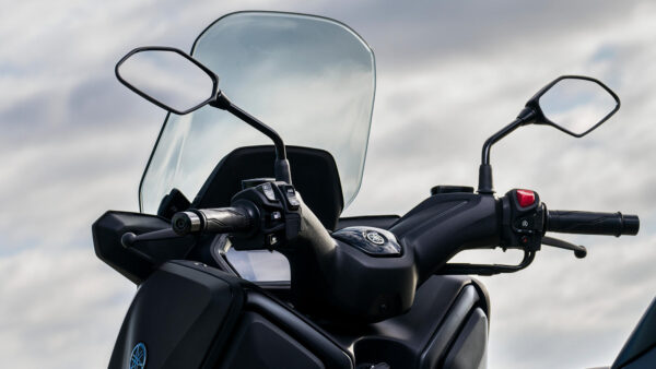 Yamaha XMAX 125 2024 cockpit