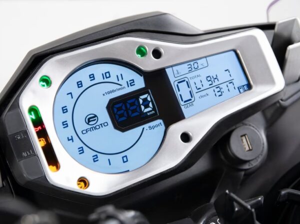 CFMoto 650MT 2019 dashboard