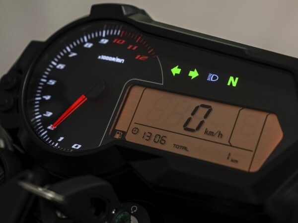 Benelli TNT 125 2022 dashboard