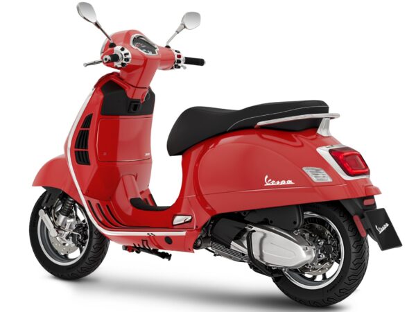 Vespa GTS Super 300 2024 Rosso Coraggioso back