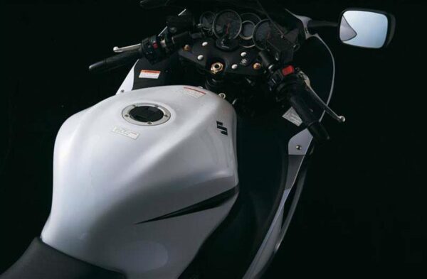 Suzuki GSX1300R Hayabusa 2013 white cockpit