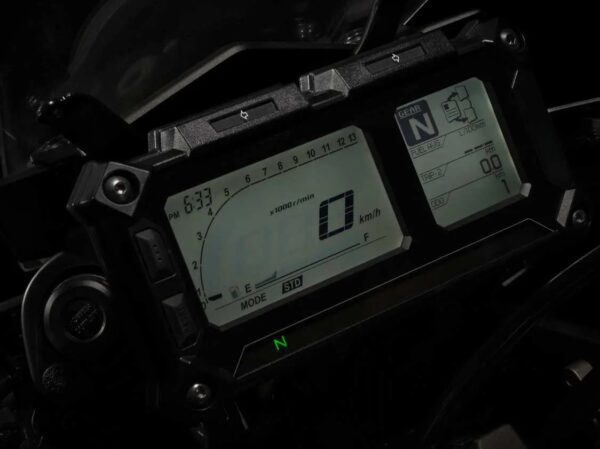 Yamaha MT-09 Tracer 2015 dashboard