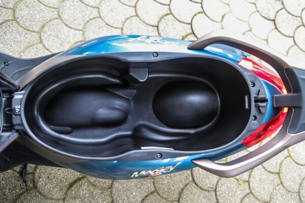 Piaggio Medley 125 150 2020 under seat storage