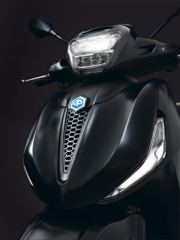 Piaggio Beverly S 300 2021 headlight