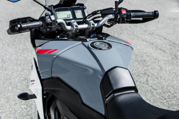 Yamaha Tracer 900 2018 grey cockpit