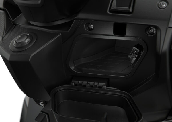 BMW C 400 GT 2021 front storage