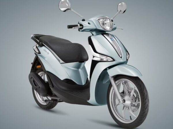 Piaggio Liberty 125 2024 Grigio Astrale front