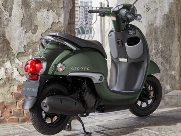 Honda Giorno 2024 green back