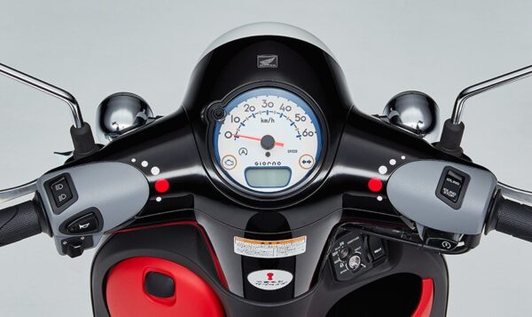 Honda Giorno 2024 Kumamon Version cockpit