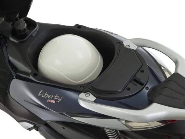 Piaggio Liberty 150 2016 under seat storage