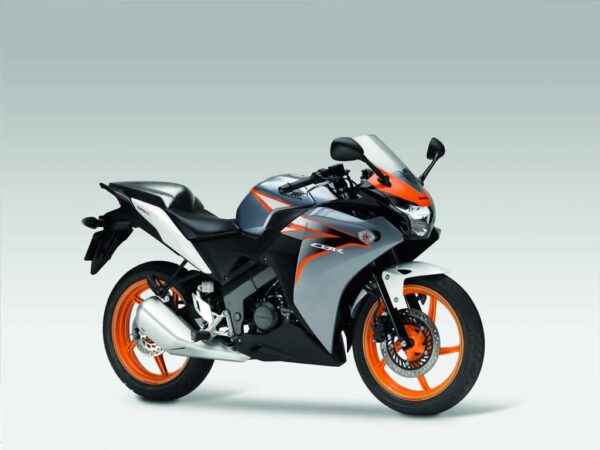 Honda CBR125R 2011 orange silver front