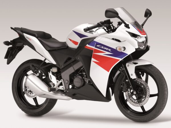 Honda CBR125R 2013 Ross White front